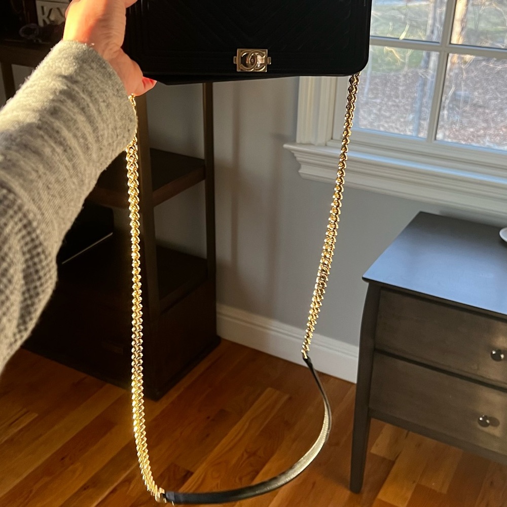Chanel chevron, caviar leather wallet on a chain - Picture 5 of 16